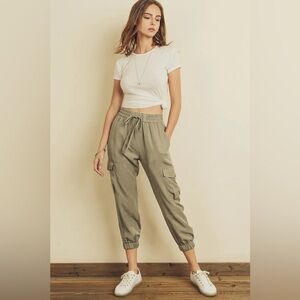 Dress Forum sage green jogger pant